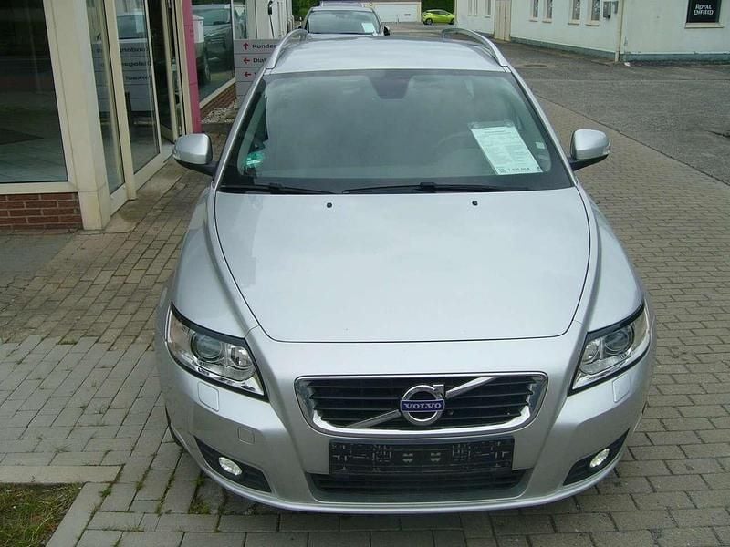 Gebraucht Volvo V50 Business Edition 114 PS (83 kW) 2012 Silber Kombi