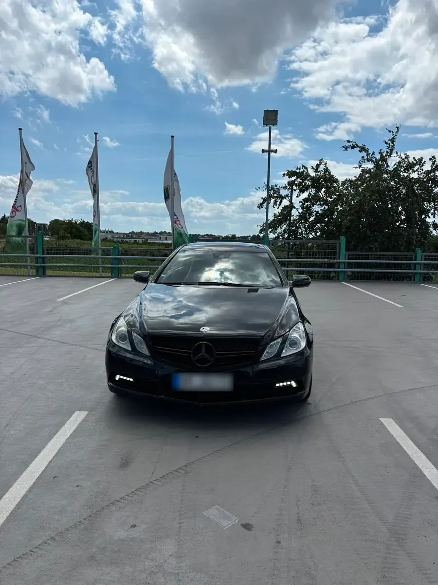 Gebraucht Mercedes E250 204 PS (150 kW) 2009 Schwarz Coupé