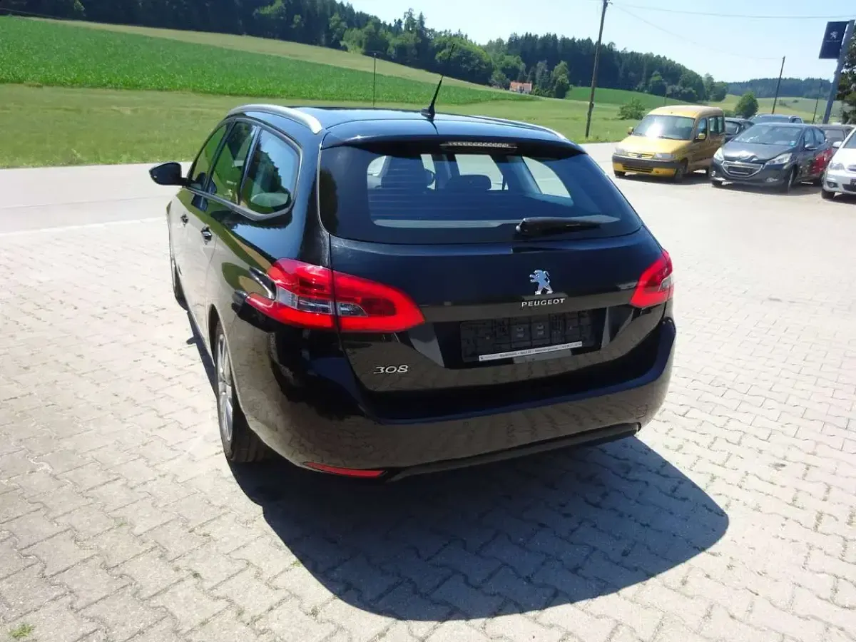 Gebraucht Peugeot 308 Active 120 PS (88 kW) 2017 Lackierung schwarz perla nera Kombi