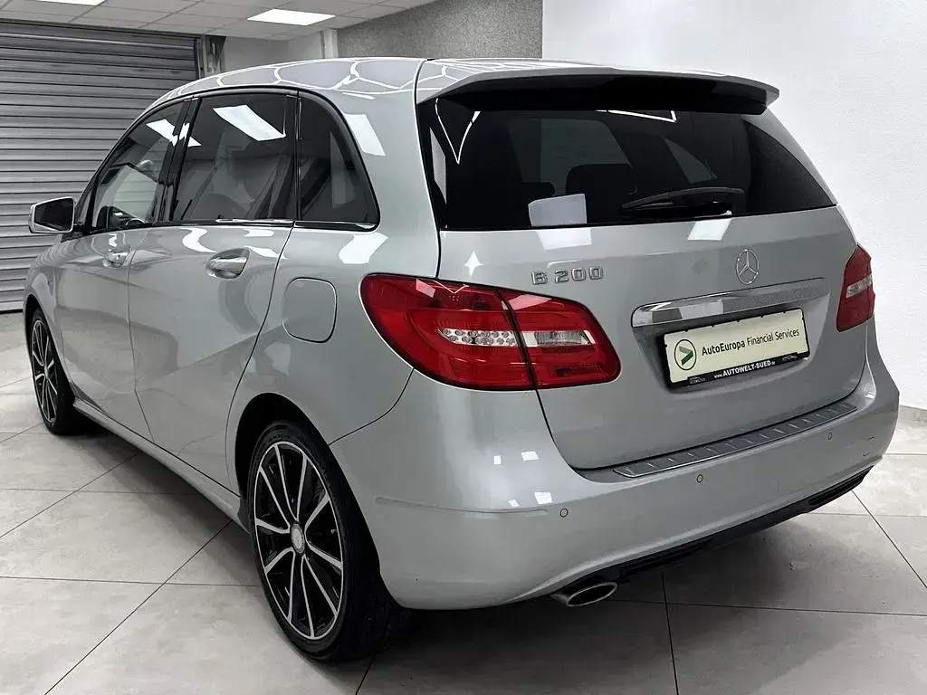 Gebraucht Mercedes B200 Sport 156 PS (114 kW) 2012 Silber (metallic) Kleinwagen