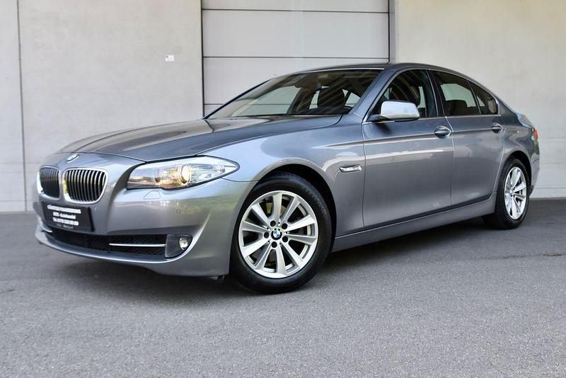 Grau Gebraucht 2010 BMW 523 Limousine | 9.350 € (Fairer Preis) - Bild 1/4