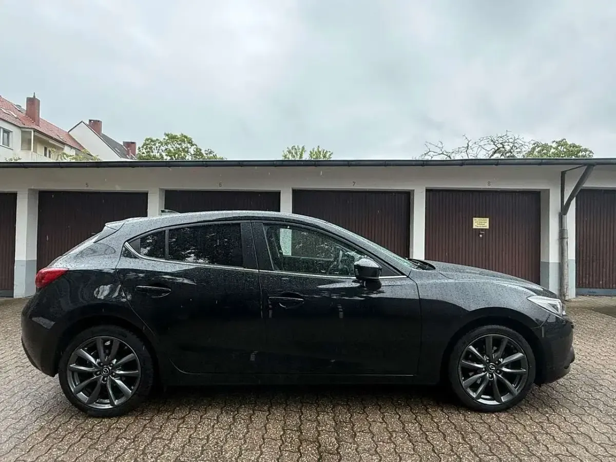 Gebraucht Mazda 3 Nakama 150 PS (110 kW) 2017 Jet black Limousine