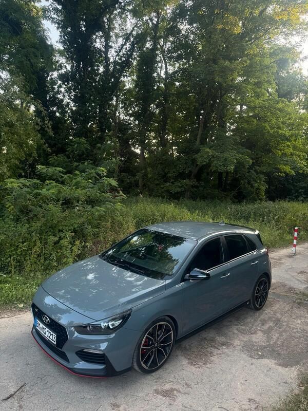 Grau Gebraucht 2020 Hyundai i30 Limousine | 23.999 € (Guter Preis) - Bild 1/4