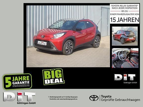 Chili red perleffekt/ night sky black Gebraucht 2025 Toyota Aygo X Basis SUV | 15.990 € (Fairer Preis) - Bild 1/4