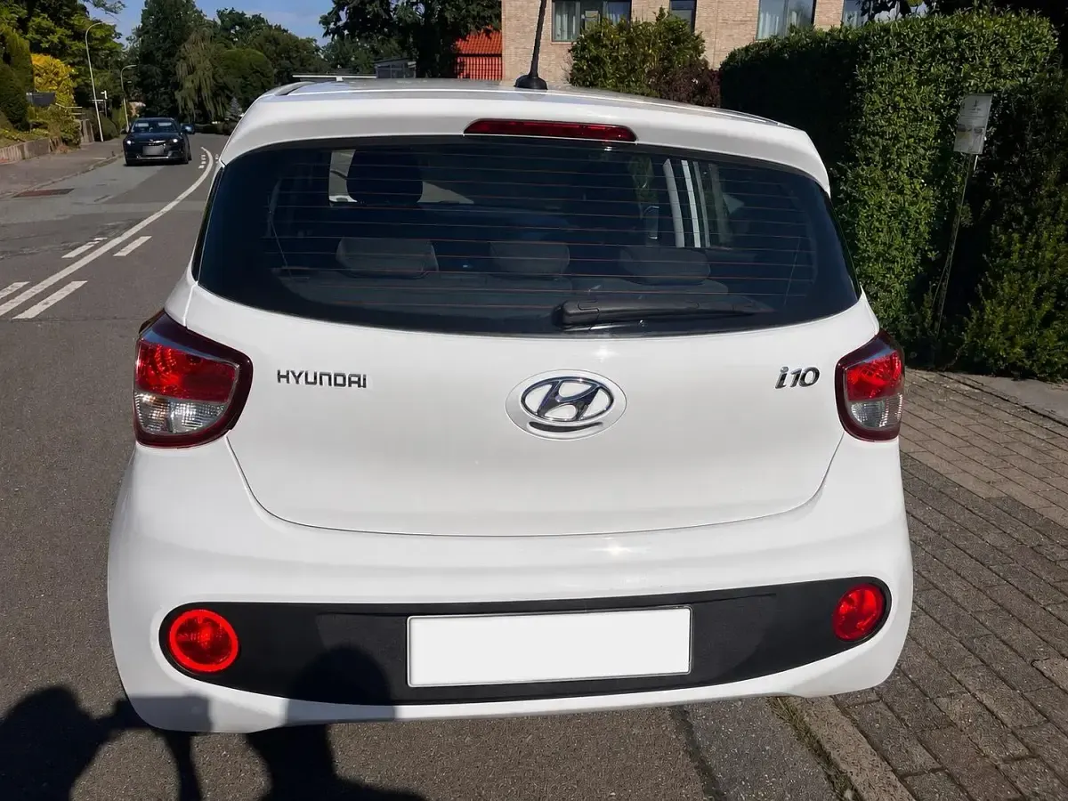 Gebraucht Hyundai i10 Trend 87 PS (63 kW) 2017 Weiß Kleinwagen