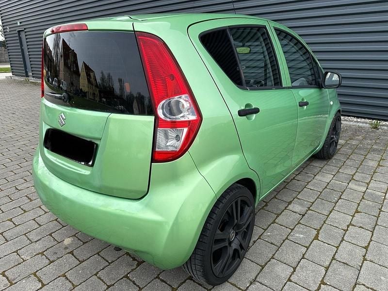 Gebraucht Suzuki Splash 65 PS (47 kW) 2011 Grün Kleinwagen