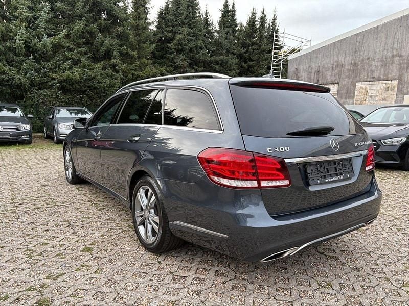 Gebraucht Mercedes E300 204 PS (150 kW) 2013 Grau Kombi