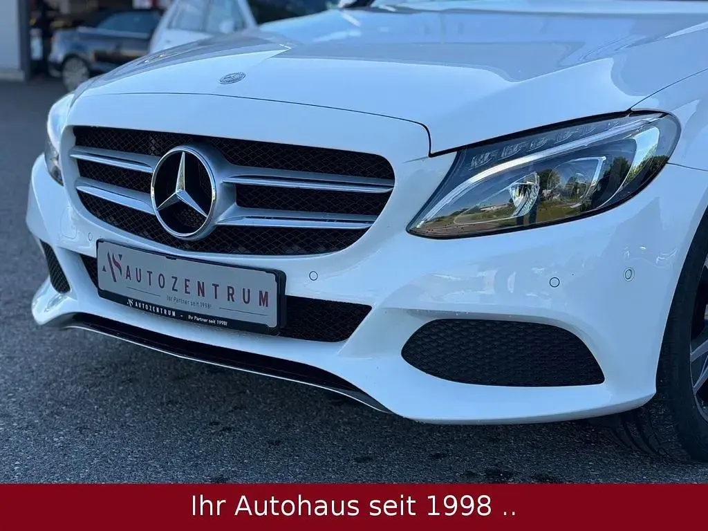Gebraucht Mercedes C180 Avantgarde 156 PS (114 kW) 2015 Weiß Limousine
