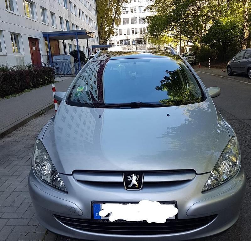 Grau Gebraucht 2002 Peugeot 307 Kombi | 1.399 € (Fairer Preis) - Bild 1/4