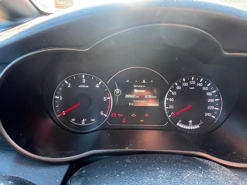 Gebraucht Kia Carens 140 PS (102 kW) 2016 Van / Kleinbus