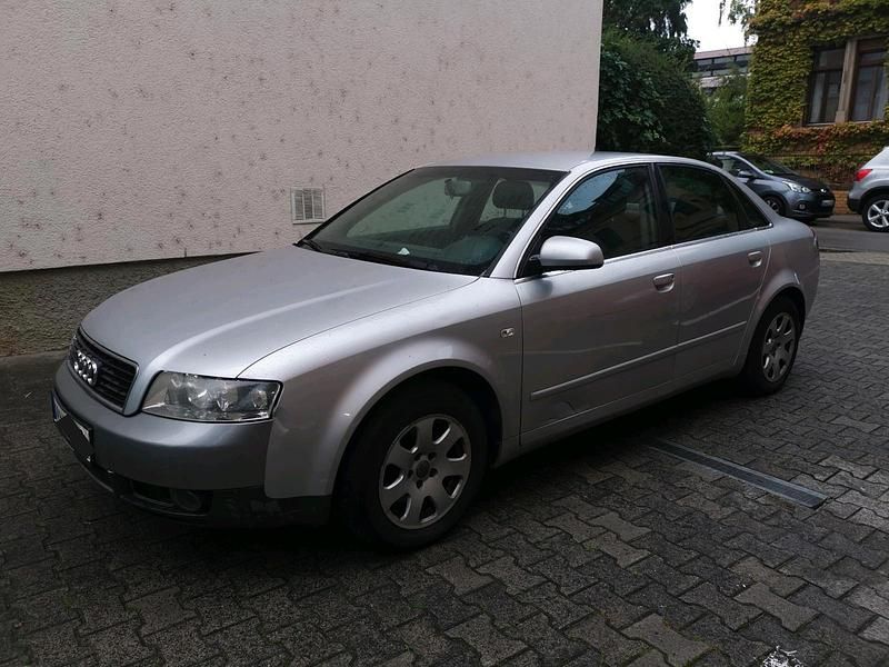 Silber Gebraucht 2004 Audi A4 Limousine | 900 € (Superpreis) - Bild 1/4