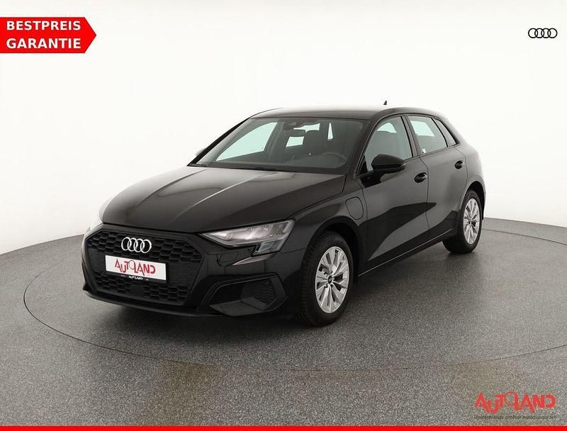 Schwarz Gebraucht 2021 Audi A3 Sportback e-tron Comfort Limousine | 24.990 € (Etwas zu teuer) - Bild 1/4