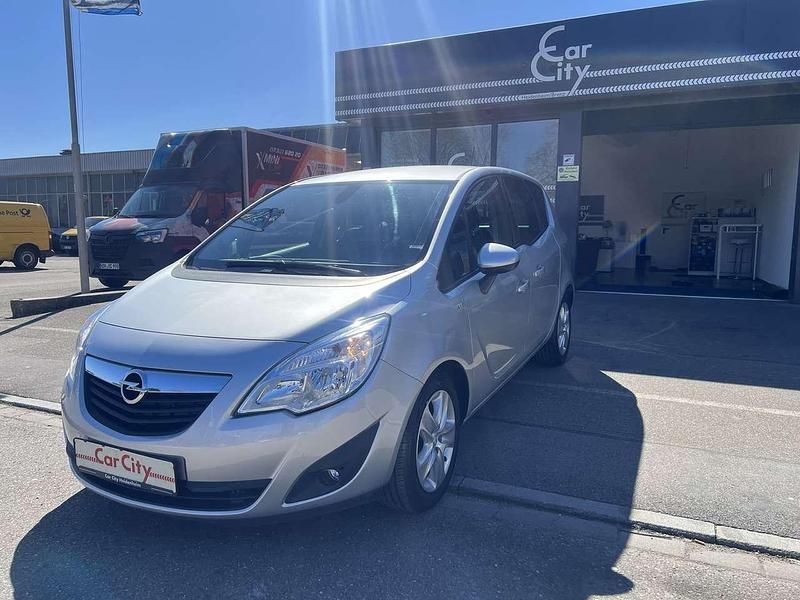 Starsilber iii m2 Gebraucht 2011 Opel Meriva Design Edition Van / Kleinbus | 4.499 € (Fairer Preis) - Bild 1/4