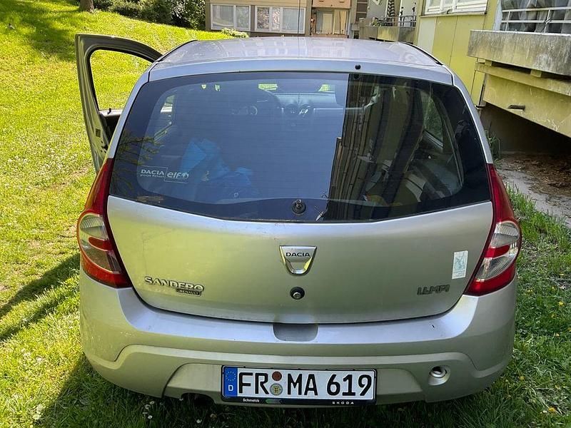 Second-hand Dacia Sandero 75 CP (55 kW) 2008 Argintiu Hatchback