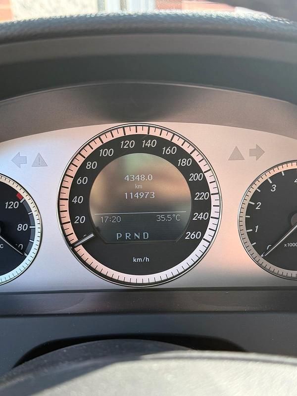 Schwarz Gebraucht 2010 Mercedes C350 Limousine | 12.800 € (Fairer Preis) - Bild 1/4
