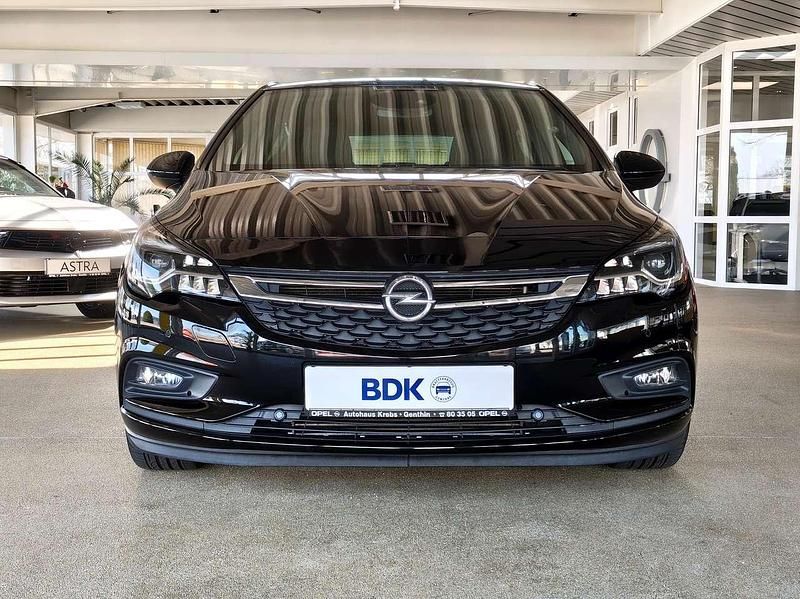 Gebraucht Opel Astra Dynamic 125 PS (91 kW) 2017 Onyx schwarz Limousine