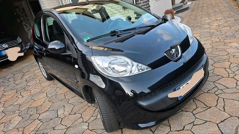 Gebraucht Peugeot 107 68 PS (50 kW) 2008 Schwarz Kleinwagen