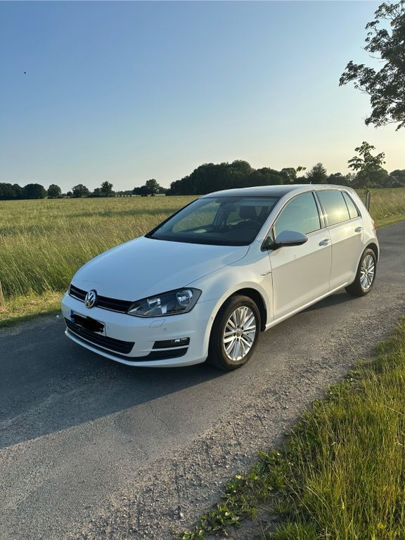 Weiß Gebraucht 2015 VW Golf VII Cup Limousine | 10.300 € (Fairer Preis) - Bild 1/4