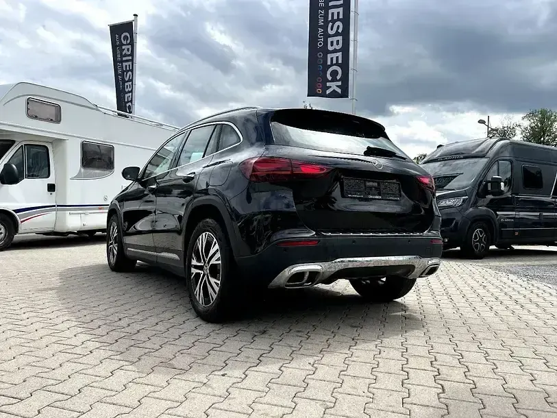 Gebraucht Mercedes GLA200 Progressive 163 PS (119 kW) 2025 Nachtschwarz SUV