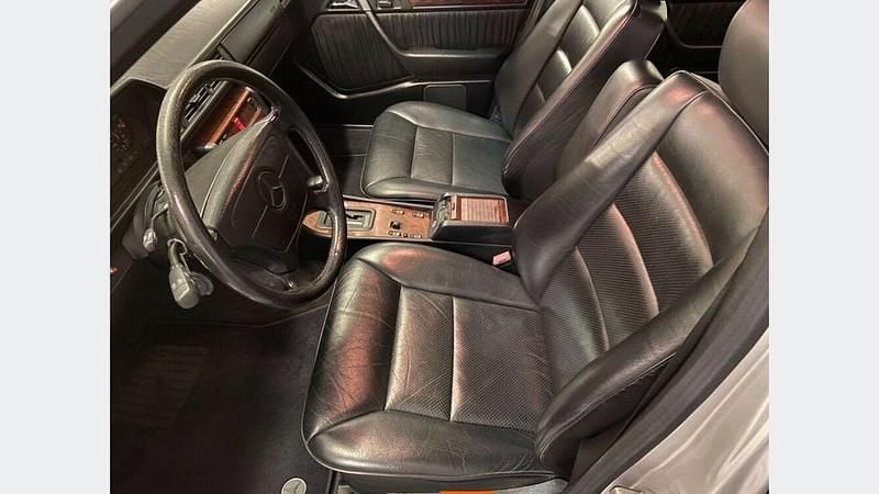 Gebraucht Mercedes E320 220 PS (161 kW) 1994 Silber Limousine