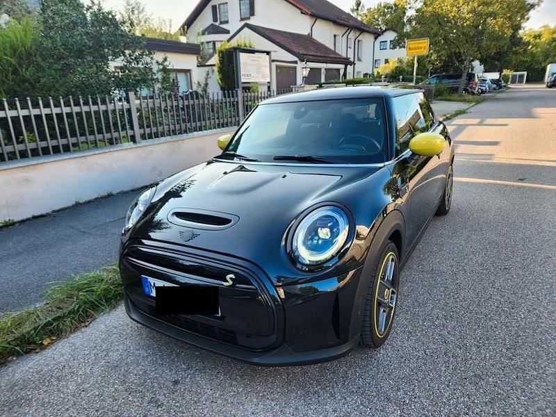 Gebraucht Mini Cooper SE 135 kW (184 PS) 2022 Schwarz Kleinwagen