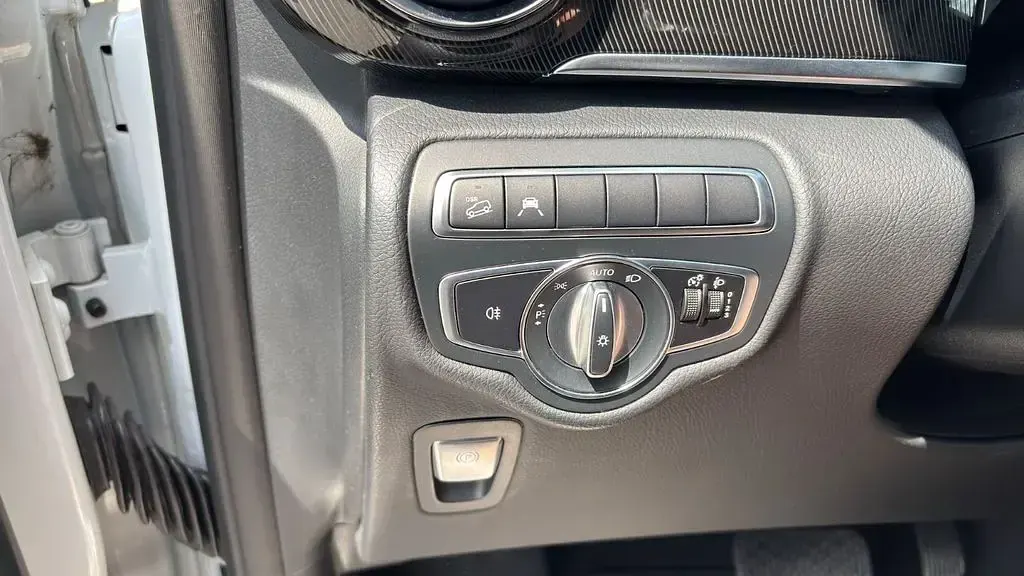 Gebraucht Mercedes V250 190 PS (139 kW) 2020 Weiß Van / Kleinbus