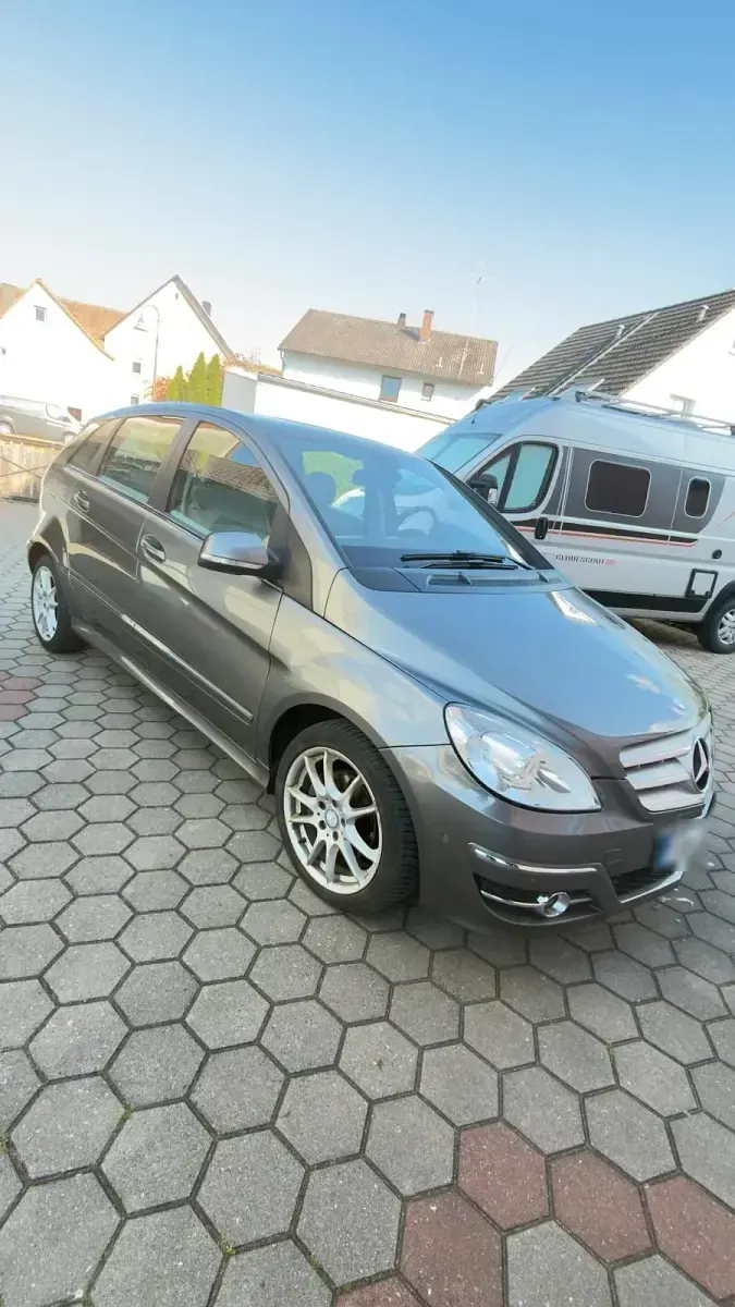 Gebraucht Mercedes B200 140 PS (102 kW) 2010 Grau Van / Kleinbus