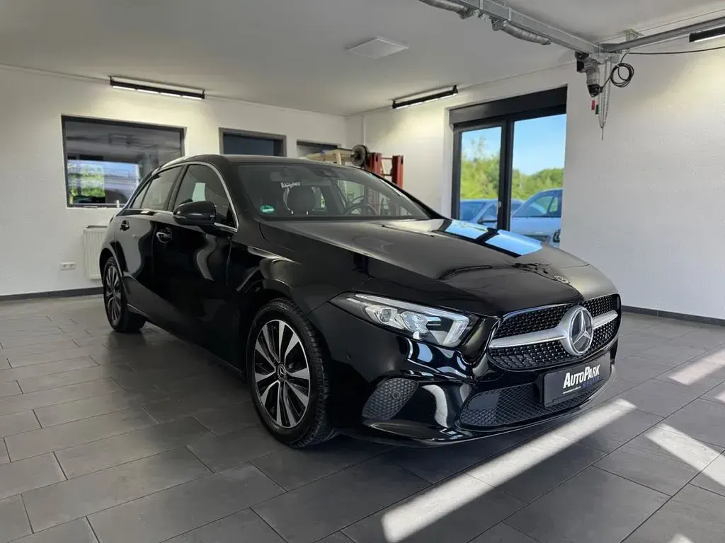 Gebraucht Mercedes 180 Progressive 116 PS (85 kW) 2023 Schwarz Limousine