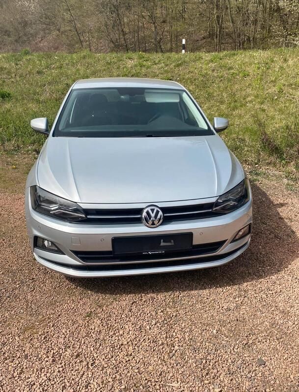 Silber Gebraucht 2017 VW Polo Highline Kleinwagen | 12.000 € (Teuer) - Bild 1/3