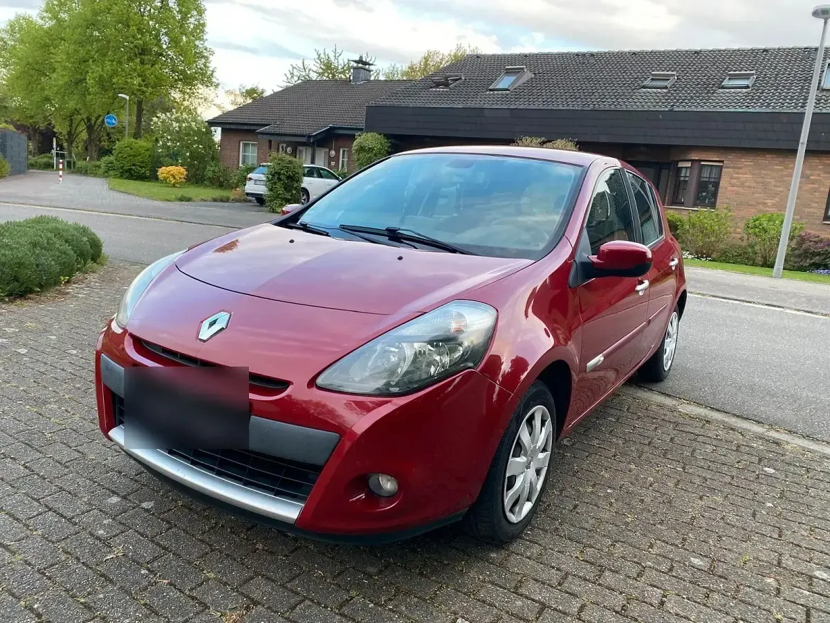 Second-hand Renault Clio II Expression 75 CP (55 kW) 2011 Roșu Hatchback