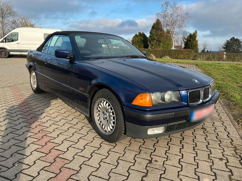 Gebraucht BMW 320 Cabriolet 150 PS (110 kW) 1995 Blau Cabrio
