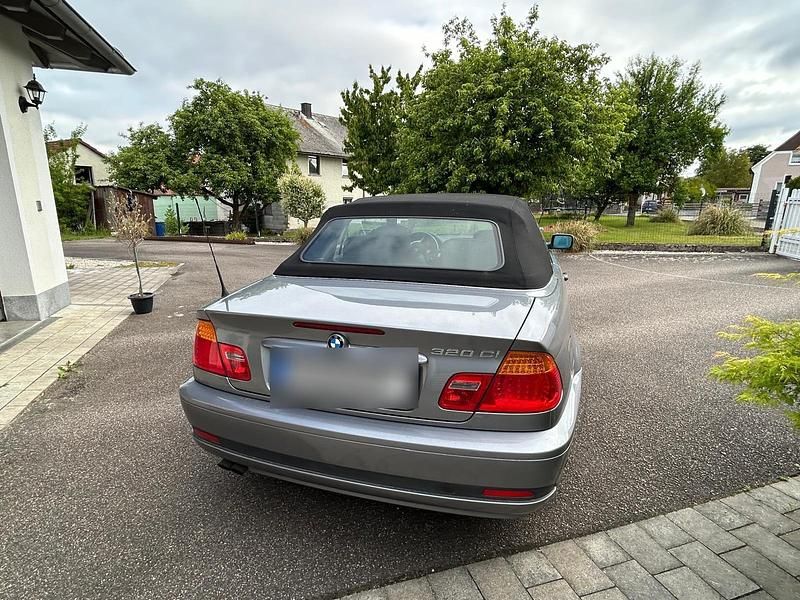 Gebraucht BMW 320 Cabriolet 170 PS (125 kW) 2003 Silber Cabrio
