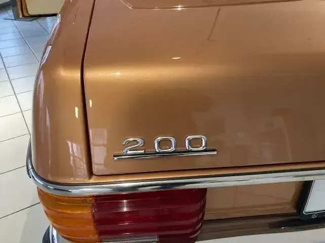 Gebraucht Mercedes 200/8 95 PS (69 kW) 1974 Gold Limousine