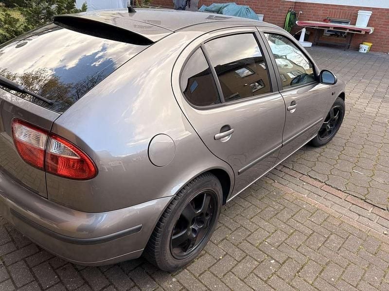 Second-hand Seat Leon 105 CP (77 kW) 2004 Hatchback