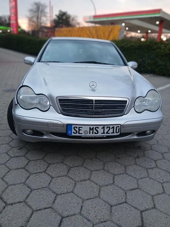 Second-hand Mercedes C180 Elegance 143 CP (105 kW) 2003 Argintiu Berlinǎ