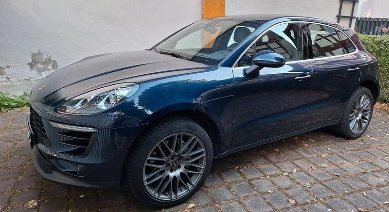 Blau Gebraucht 2015 Porsche Macan S SUV | 31.490 € (Superpreis) - Bild 1/4