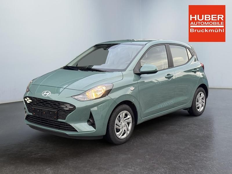 Neu Hyundai i10 79 PS (58 kW) 2025 Mangroove green Kleinwagen