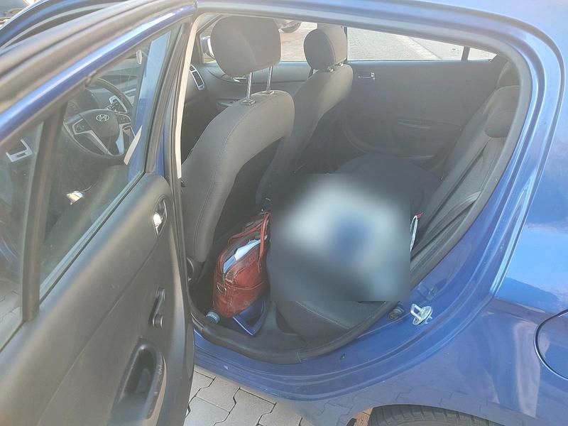 Gebraucht Hyundai i20 78 PS (57 kW) 2012 Blau Kleinwagen