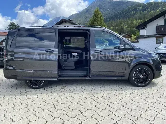 Gebraucht Mercedes V300 AMG 237 PS (174 kW) 2026 Grau Van / Kleinbus