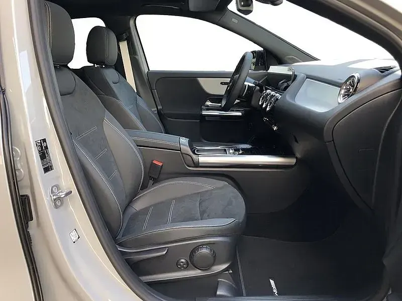 Usata Mercedes GLA200 163 CV (119 kW) 2025 Grigio SUV