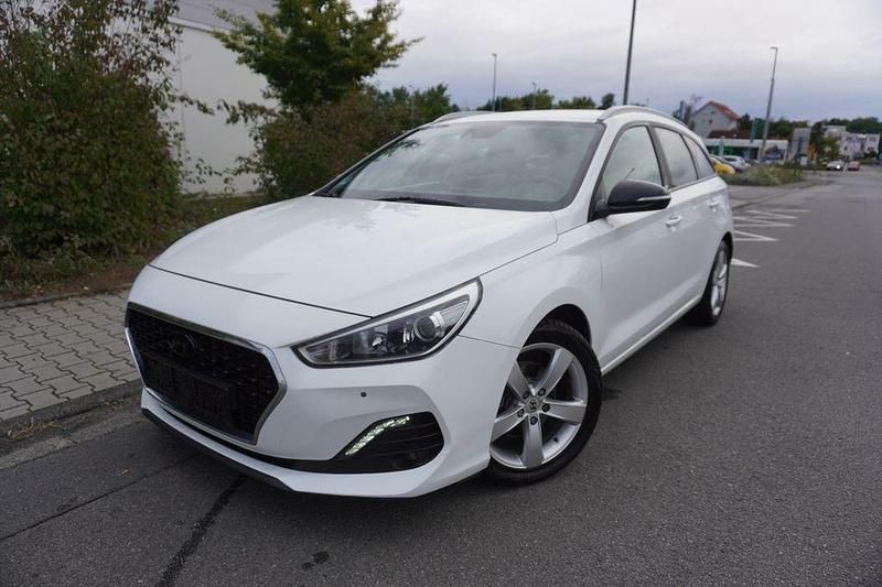 Weiß Gebraucht 2019 Hyundai i30 Passion Kombi | 11.990 € (Guter Preis) - Bild 1/4