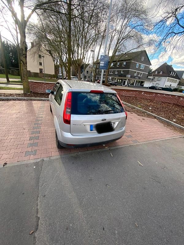 Gebraucht Ford Fiesta 75 PS (55 kW) 2005 Silber Kleinwagen