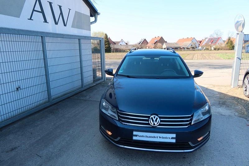 Gebraucht VW Passat 122 PS (89 kW) 2011 Blau Kombi