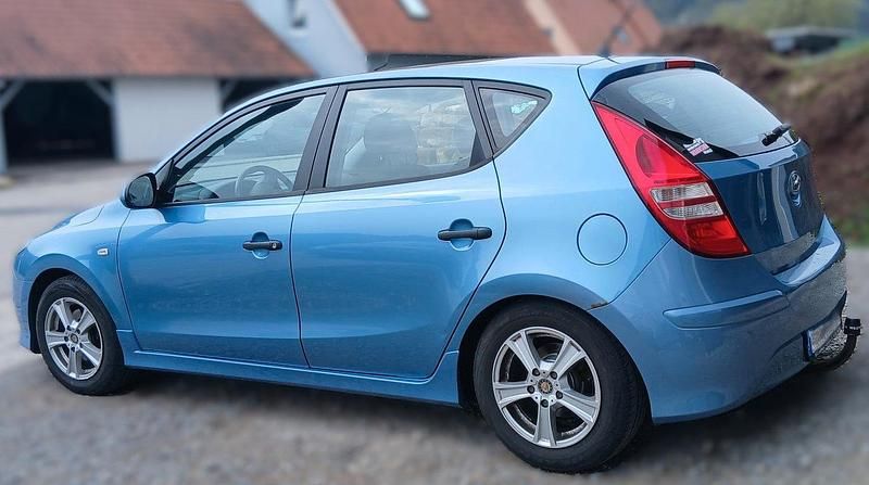 Usata Hyundai i30 110 CV (80 kW) 2011 Blu Utilitaria