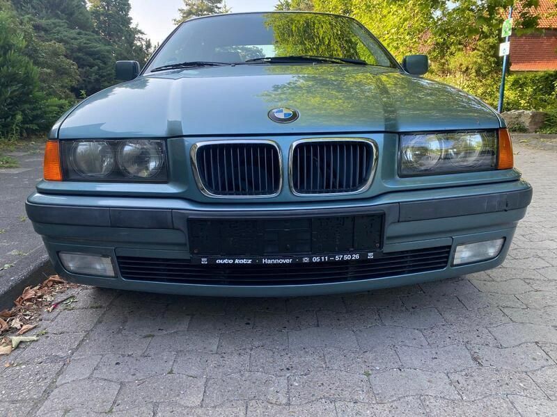 Grün Gebraucht 1997 BMW 323 Sport Line Limousine | 9.495 € (Superpreis) - Bild 1/4