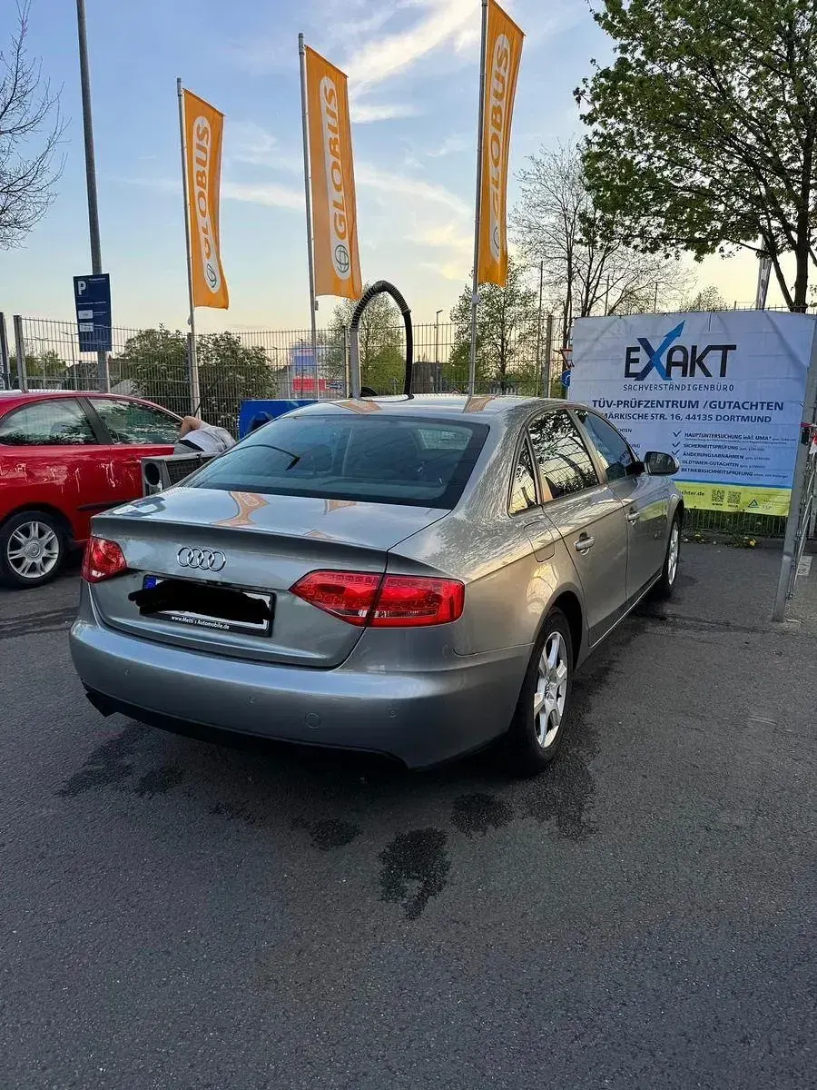 Gebraucht Audi A4 Attraction 120 PS (88 kW) 2009 Grau Limousine