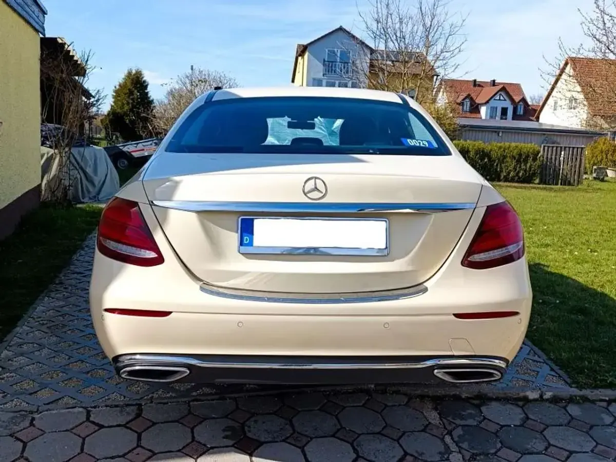 Gebraucht Mercedes E200 Exclusive 150 PS (110 kW) 2019 Gelb Limousine