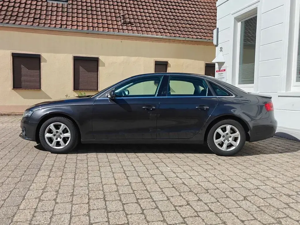 Gebraucht Audi A4 Ambiente 160 PS (117 kW) 2010 Schwarz Limousine