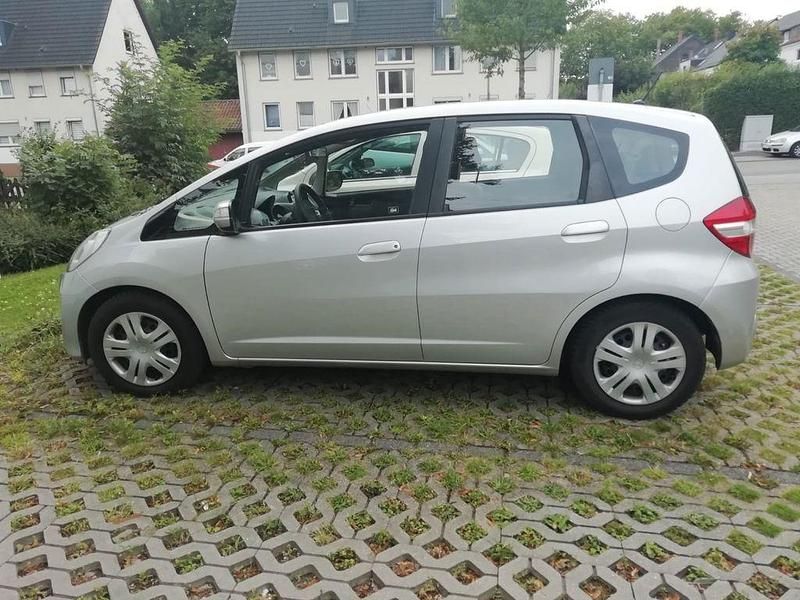Grau Gebraucht 2011 Honda Jazz Comfort Kleinwagen | 8.900 € (Etwas zu teuer) - Bild 1/4