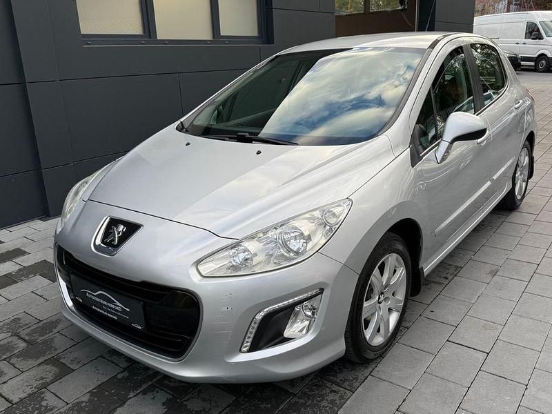 Grau Gebraucht 2012 Peugeot 308 Active Limousine | 2.700 € (Fairer Preis) - Bild 1/4